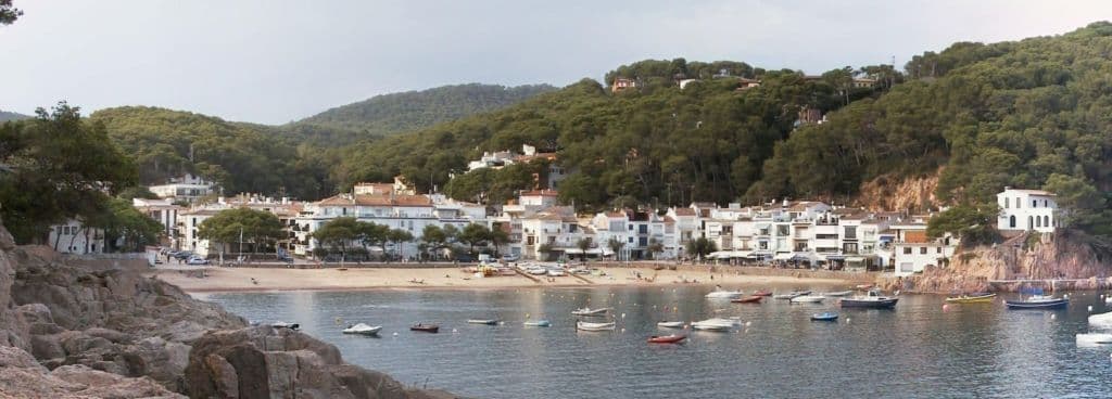 Tamariu en camper: naturaleza, calas escondidas y pernocta entre pinos